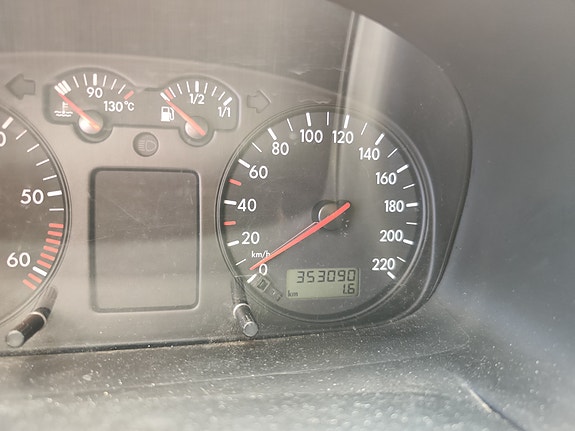 Volkswagen Caravelle 8 of 9