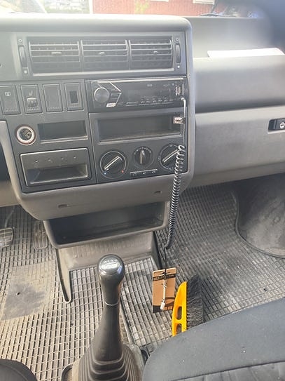 Volkswagen Caravelle 7 of 9