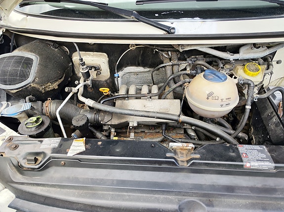 Volkswagen Caravelle 9 of 9