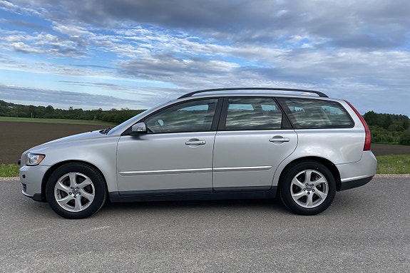 Volvo V50 2 of 5