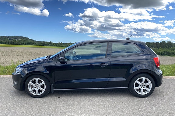 Volkswagen Polo 2 of 5
