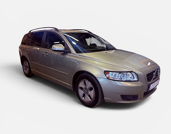 Volvo V50 3 of 5