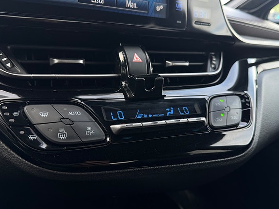 Toyota C-HR 13 of 21