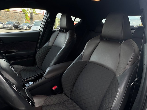 Toyota C-HR 10 of 21