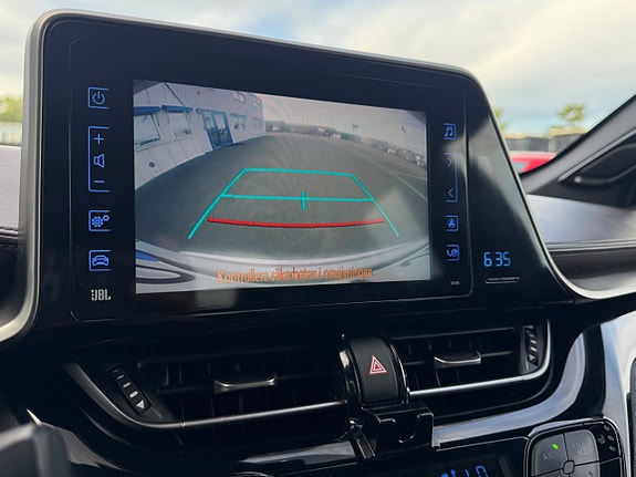Toyota C-HR 12 of 21