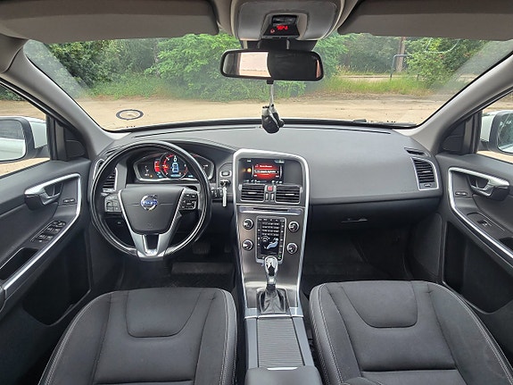 Volvo XC60 16 of 20