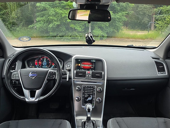 Volvo XC60 12 of 20