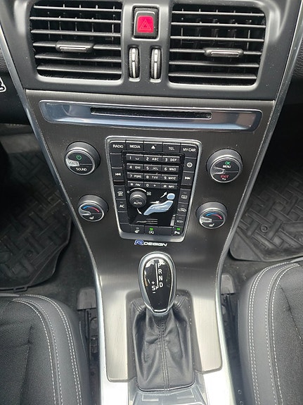 Volvo XC60 14 of 20
