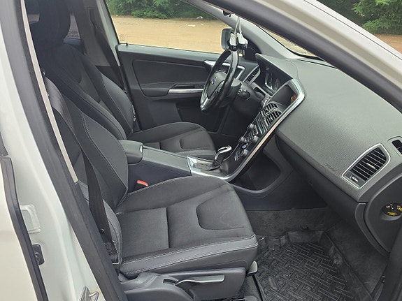 Volvo XC60 11 of 20