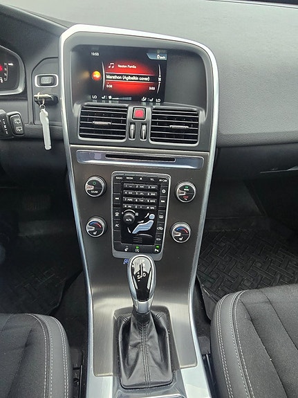 Volvo XC60 13 of 20