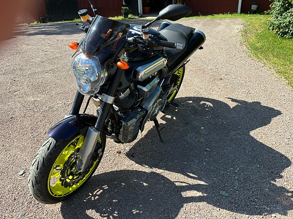 Yamaha MT-01 4 of 5