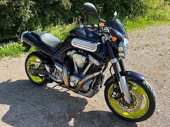 Yamaha MT-01 2 of 5