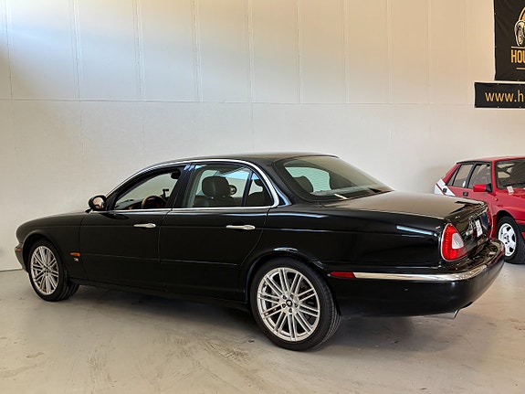 Jaguar XJR 7 of 18