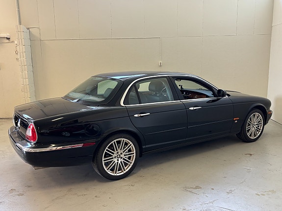 Jaguar XJR 6 of 18