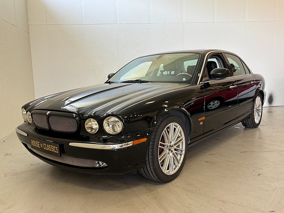 Jaguar XJR 5 of 5