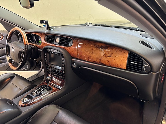 Jaguar XJR 13 of 18