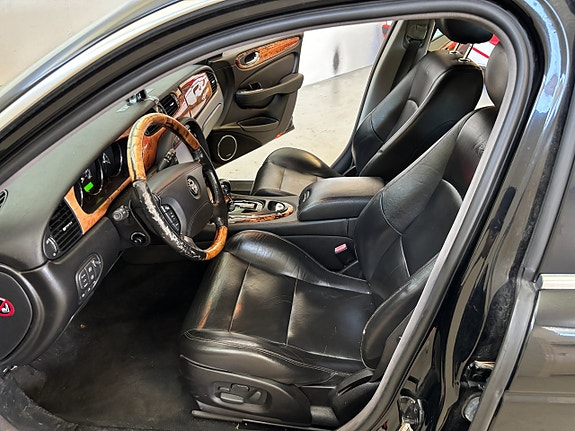Jaguar XJR 9 of 18