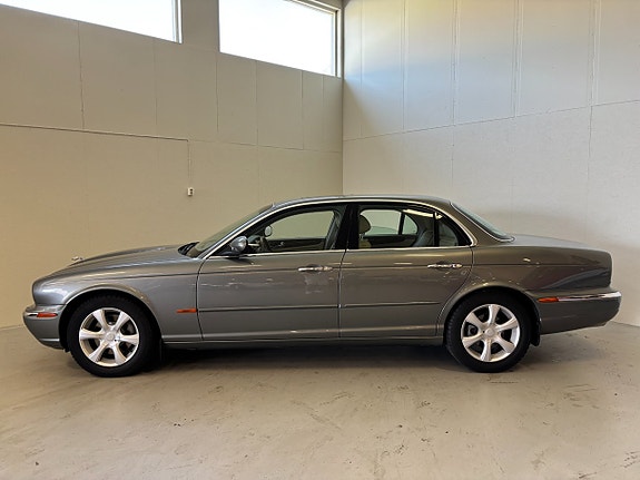 Jaguar XJ 4 of 20