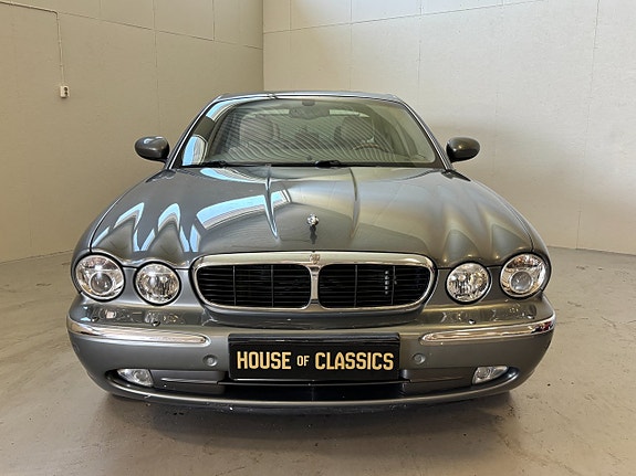 Jaguar XJ 2 of 20