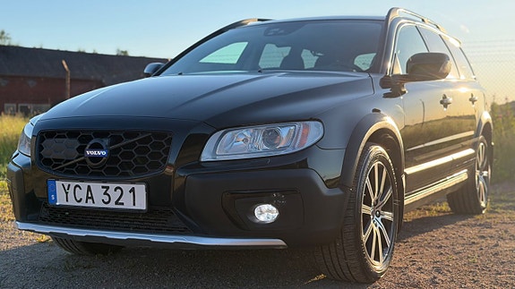 Volvo XC70 2 of 5