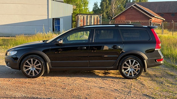 Volvo XC70 3 of 5
