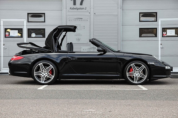 Porsche 911 4 of 5