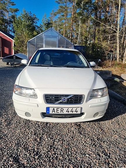 Volvo S60 2 of 12