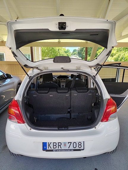 Toyota Yaris 7 of 9