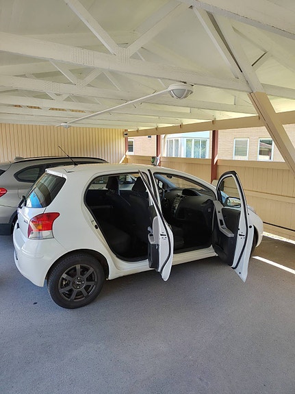 Toyota Yaris 6 of 9