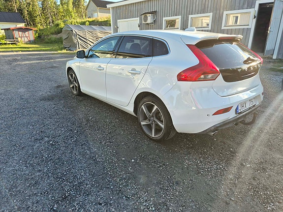 Volvo V40 3 of 4