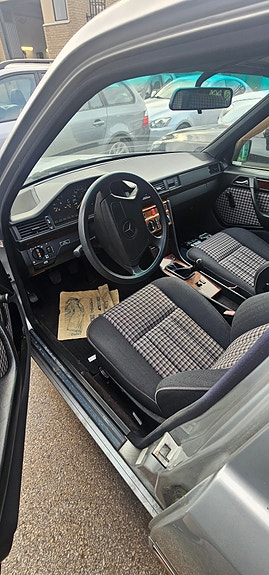 Mercedes-Benz E200 2 of 2