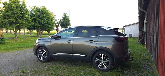 Peugeot 3008 2 of 5