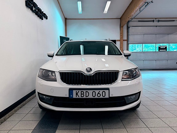 Skoda Octavia 2 of 5
