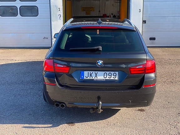 BMW 520d 3 of 5