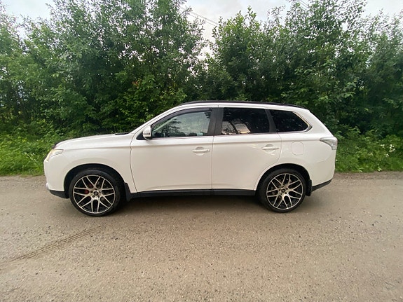 Mitsubishi Outlander 3 of 5