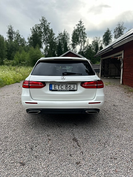 Mercedes-Benz E200 5 of 5