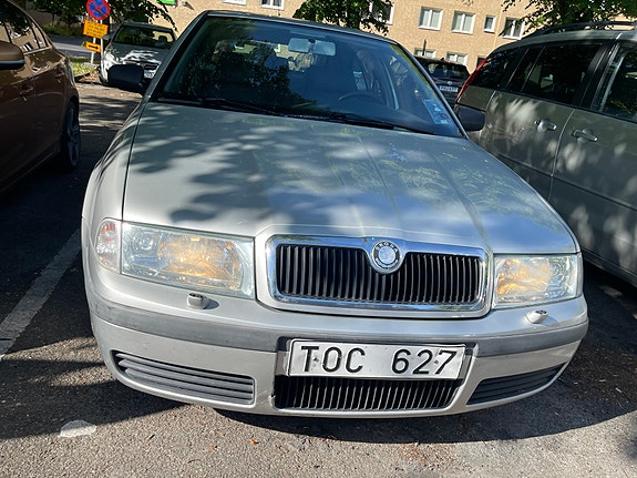 Skoda Octavia 2 of 5