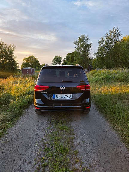 Volkswagen Touran 3 of 5