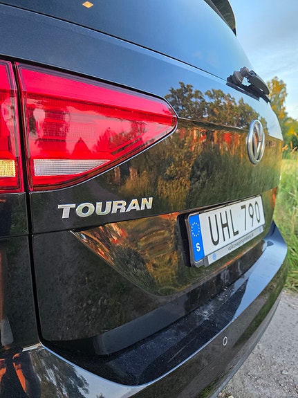 Volkswagen Touran 2 of 5