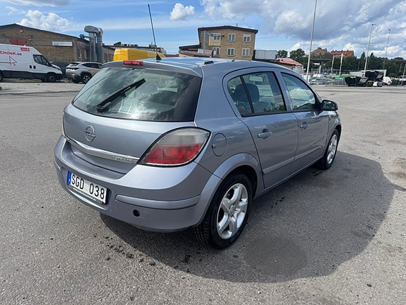 Opel Astra 3 of 5