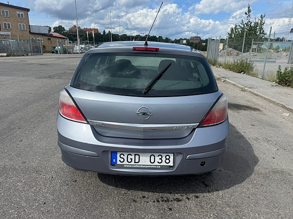Opel Astra 4 of 5