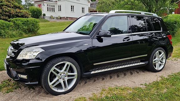 Mercedes-Benz GLK220 2 of 5