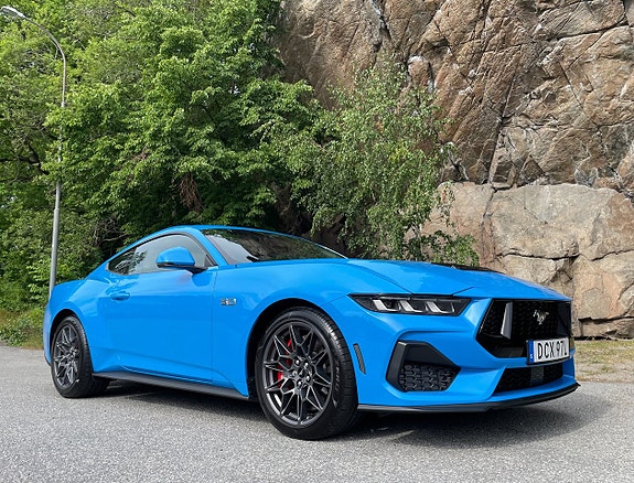 Ford Mustang 12 of 12