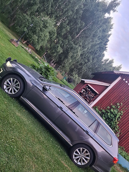 Volkswagen Passat 2 of 5