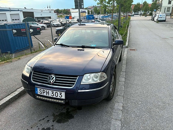 Volkswagen Passat 3 of 5