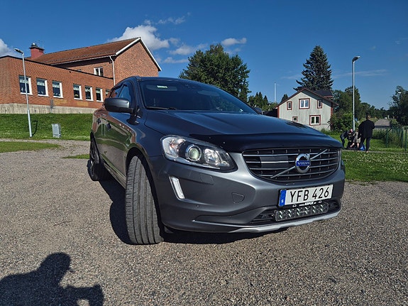 Volvo XC60 2 of 5