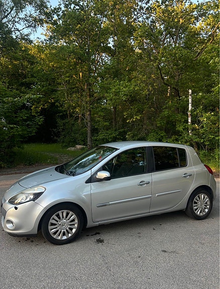 Renault Clio 2 of 10