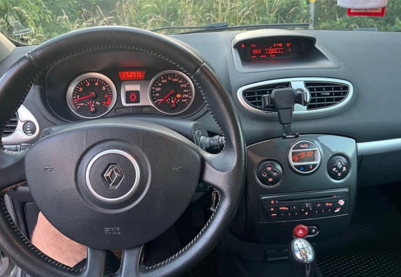 Renault Clio 8 of 10