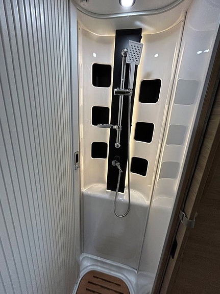 CHALLENGER X150 OPEN EDITION # AUTOMAT # ADAPTIV FARTHÅLLARE # 599cm lång # DIESELVÄRMARE - STOR SITTGRUPP 27 of 30
