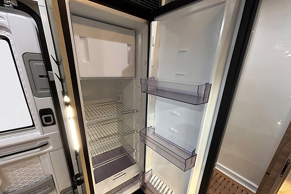 CHALLENGER X150 OPEN EDITION # AUTOMAT # ADAPTIV FARTHÅLLARE # 599cm lång # DIESELVÄRMARE - STOR SITTGRUPP 19 of 30